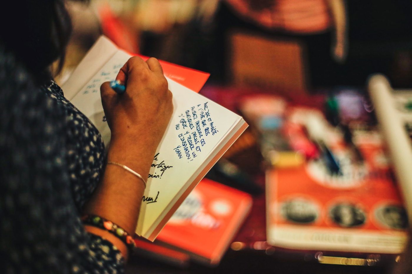 Dédicace manuscrite dans un exemplaire de Passez au Design Thinking