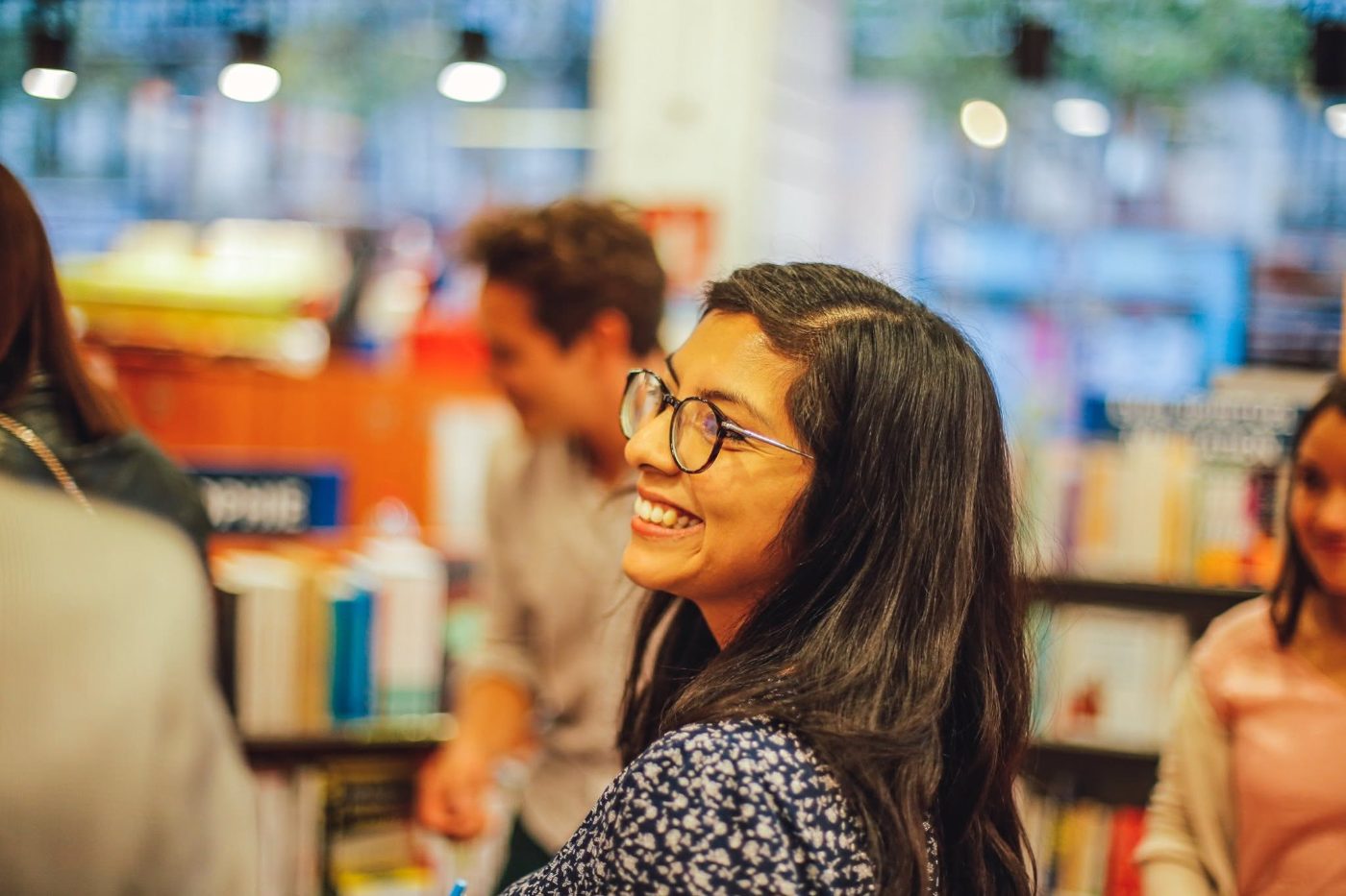 Mélissa Aldana, ghostwriter, souriante lors d'une rencontre avec des lecteurs